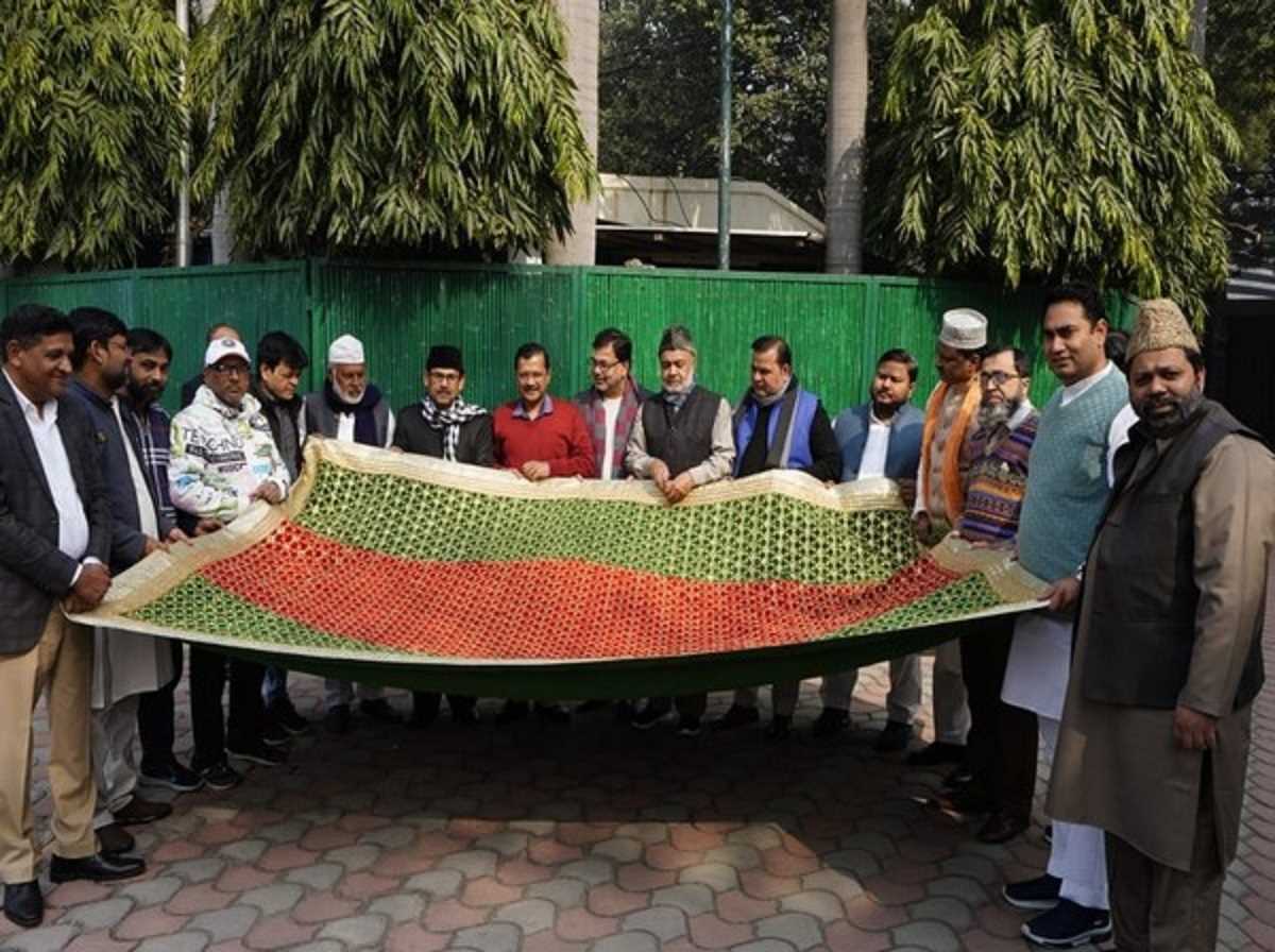 गरीब नवाज के 813वें उर्स पर केजरीवाल, आतिशी और वीके सक्सेना की चादर पेश, देश के लिए मांगी दुआ